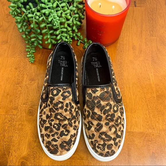 **SOLD** Time & Tru Quilted Leopard Slip-On’s - Picture 2 of 6